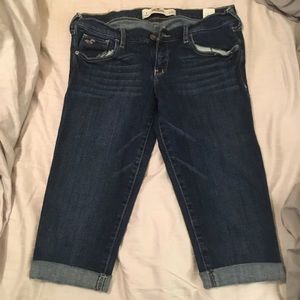 (SOLD ON MERC) Capris